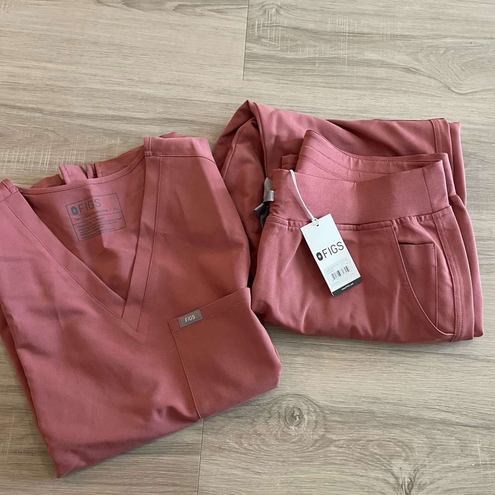 Mauve figs scrubs